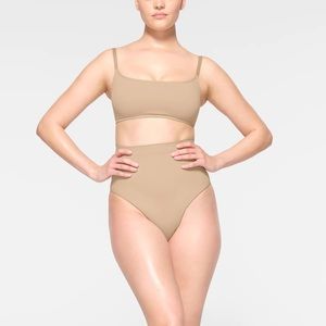 Skims scoop neck bralette clay